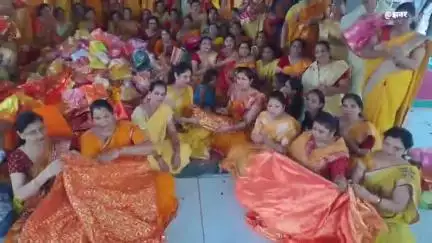 खंडवा नगर: गुरु पूर्णिमा पर्व को लेकर श्री दादाजी धाम में महिलाओं ने की चादर सेवा, श्री दादाजी नाम संकीर्तन