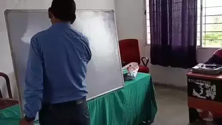 पूर्वी टुंडी: पूर्वी टुण्डी कार्यालय में बीडीओ की अध्यक्षता में बीएलओ, पर्यवेक्षक व अन्य को दिया गया प्रशिक्षण
