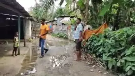 বালুরঘাট: কালাইবাড়ি সাধুবাজার মোড় এলাকার বেহাল রাস্তা সংস্কারের আশ্বাস দিলেন বালুরঘাট পঞ্চায়েত সমিতির সভাপতি #jansamasya
