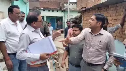 मऊरानीपुर: लहचूरा के ग्राम बम्होरी में हर घर जल हर घर नल योजना में धांधली की शिकायत पर लखनऊ से पहुंची टीम ने किया निरीक्षण