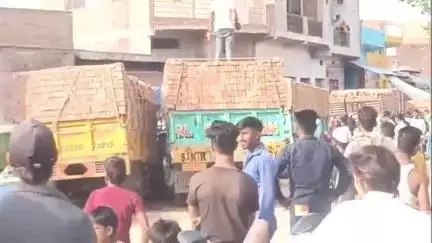 कोल: नीवरी मोड़ पर ट्रैक्टर खड़े करने को लेकर दो पक्षों में विवाद और पथराव, 4 लोग हुए घायल
