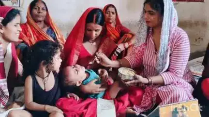अरवल: अरवल में अन्नप्राशन दिवस पर महिला मतदाताओं की बैठक, मेहंदी व स्लोगन से जागरूकता फैलाई गई