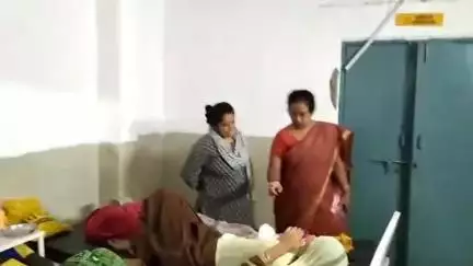 उदयनगर: सोनकच्छ: पीपलरावा सरकारी अस्पताल में महिला की गेट पर ही डिलीवरी, अस्पताल के हाल बेहाल