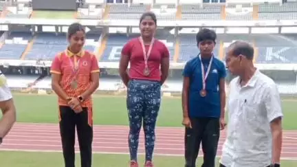 নাকাশিপাড়া: ৭৩তম রাজ্য অ্যাথলেটিকে অনূর্ধ্ব ১৪ বালিকা বিভাগে জ্যাভলিনে স্বর্ণপদক প্রাপ্ত অনুশ্রী প্রতিক্রিয়া জানালেন বেথুয়বডহরীতে