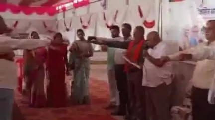 बैतूल: खेड़ी सावलीगढ़ में बीजेपी सुशासन के 11 साल पूरे होने पर विधायक ने ग्रामीणों से चर्चा की, शपथ दिलाई