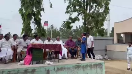 தேன்கனிகோட்டை: நாகமங்கலம் கிராமத்தில் உள்ள அரசுப்பள்ளியில், ஸ்மார்ட் வகுப்பறையை திறந்து வைத்த ஒசூர் எம்எல்ஏ