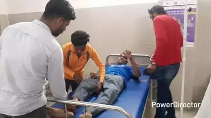 परसिया: परासिया: खिरसाडोह में बाइक सवार ने अधेड़ को मारी टक्कर, पैर व हाथ में आई गंभीर चोट, युवकों ने पहुंचाया अस्पताल