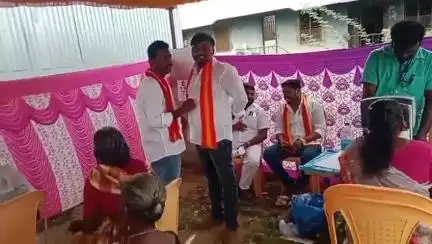 மானாமதுரை: விஜய் பிறந்தநாளில் விழிப்புணர்வு ஆனந்தவல்லி அம்மன் கோவில் அருகே,இலவச கண் சிகிச்சை முகாம்