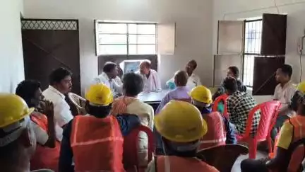 कुरसाकांटा: लैलोखर और जागीर परासी पंचायत में स्वच्छ सर्वेक्षण 2025 को लेकर स्वच्छता कर्मियों की समीक्षा बैठक सम्पन्न