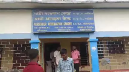 তমলুক: রেলের যাত্রী সংরক্ষন কেন্দ্রের নন্দীগ্রাম শাখায় দালাল চক্রের অভিযোগ যাত্রীদের,আজ নন্দীগ্রামে সমস্যায় যাত্রী #jansamasya
