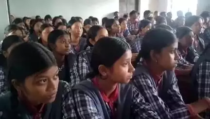সাব্রুম: সাতচাদঁ দ্বাদশ শ্রেণী বিদ্যালয়ে বাল্যবিবাহ,  সাইবার ক্রাইম ও ড্রাগএর ক্ষতিকারক দিক নিয়ে এক সচেতনতা মূলক সভা অনুষ্ঠিত হয়