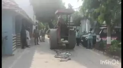 कुंडा: कुंडा कोतवाली में ध्वनि प्रदूषण पर अंकुश लगाने के लिए 27 बाइकों के साइलेंसर पर चलाया गया बुलडोजर
