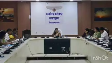 कलेक्ट्रेट कार्यालय में समय सीमा की बैठक आयोजित, कलेक्टर ने अधिकारियों को दिए निर्देश