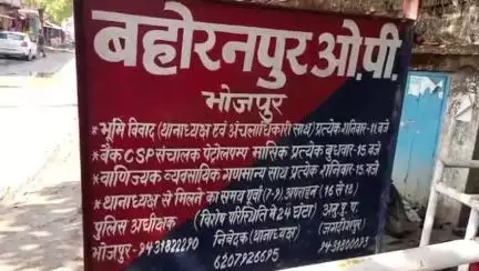 बिहिया: बहोरनपुर थाने की पुलिस ने बाइक पर लदी अंग्रेजी शराब की बरामदगी की, धंधेबाज फरार