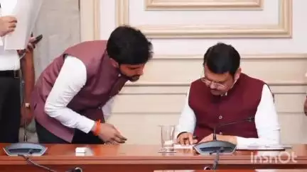 कोपरगाव: येथील कोल्हे साखर कारखान्याचे अध्यक्ष विवेक कोल्हे यांनी सह्याद्री अतिथीगृहावर घेतली मुख्यमंत्री फडणवीस यांची भेट