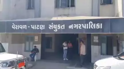 વેરાવળ-પાટણ સંયુક્ત નગરપાલીકામા લગ્નનોંધણી શાખાનો કમઁચારી 7300 ની લાંચ લેતા ACB પોલીસે રંગેહાથ ઝડપી પાડયો.