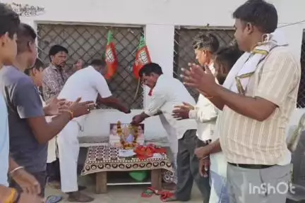 पोहरी: पोहरी भाजपा मंडल अध्यक्ष आशुतोष जैमिनी ने कई गांवों में लगाई जनचौपाल, सरकार की योजनाओं की जानकारी दी