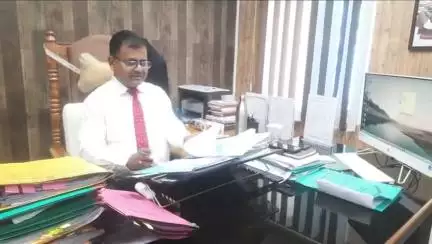 औरंगाबाद: आवास योजना में अनियमितता के आरोप में उब पंचायत के ग्रामीण आवास सहायक को डीएम ने किया सेवा से चयनमुक्त