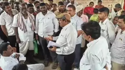 శంకరంపేట ఏ: రెవెన్యూ సదస్సుల ద్వారా సమస్యలు పరిష్కారం: వెంకటాపూర్లో మెదక్ అదనపు కలెక్టర్ నగేష్