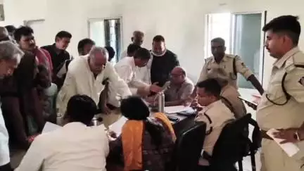 कालापीपल: कलेक्टर ऋजु बाफना के निर्देश पर कालापीपल में भूमि विवाद और रास्ता विवाद के समाधान के लिए राजस्व शिविर लगा