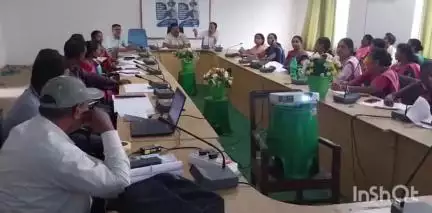 मसलिया: प्रखंड कार्यालय में जिला उप निर्वाचन पदाधिकारी की मौजूदगी में बीएलओ और पर्यवेक्षकों को प्रशिक्षण दिया गया