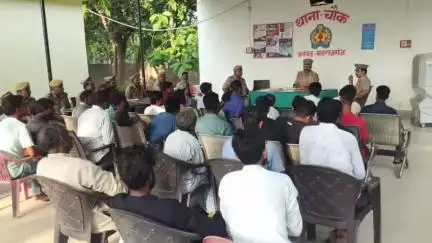 महाराजगंज: चौक थाना परिसर में मुहर्रम को लेकर पीस कमेटी की बैठक हुई