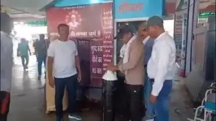 छिंदवाड़ा नगर: राजीव गांधी बस स्टैंड के यात्री प्रतीक्षालय से नगर निगम की टीम ने हटाया अवैध अतिक्रमण