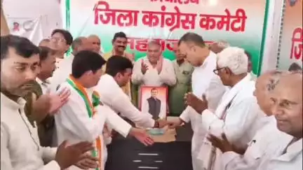 महाराजगंज: चौपरिया स्थित कांग्रेस कार्यालय पर पदाधिकारियों ने मनाया राहुल गांधी का जन्मदिन, विधायक वीरेंद्र चौधरी भी रहे उपस्थित