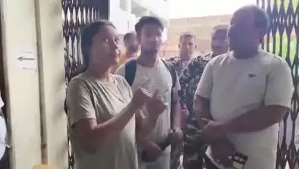 हज़ारीबाग: रेलवे एनटीपीसी परीक्षा में अव्यवस्था, विधायक प्रदीप प्रसाद के हस्तक्षेप से परीक्षा स्थगित