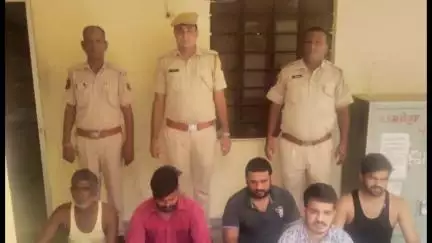 रतनगढ़: रतनगढ़ पुलिस ने एरिया डोमिनेशन अभियान के तहत 5 फरार आरोपियों को किया गिरफ्तार
