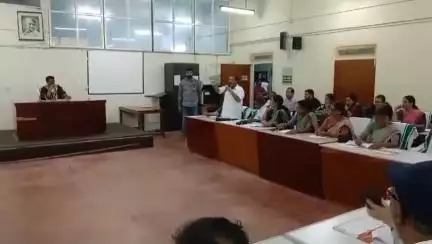 കണ്ണൂർ: തെരുവ് നായ ശല്യം അതിരൂക്ഷം, ഷെൽട്ടർ ഹോമുകൾ സ്ഥാപിക്കുമെന്ന് മേയർ കൗൺസിൽ ഹാളിൽ അറിയിച്ചു