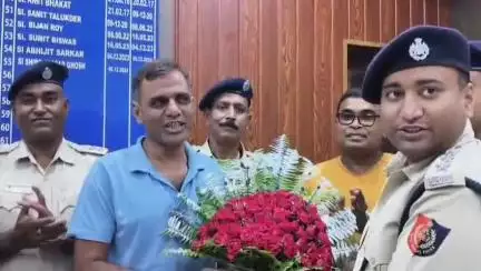 সামশেরগঞ্জ: সামশেরগঞ্জে ফেরিওয়ালার ছেলের ডাক্তারি পরীক্ষায় নজরকাড়া সাফল্য, গর্বে ভাসছে মহিষাস্থলি গ্রাম