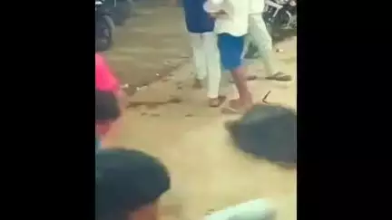 नवाबगंज: मसौली में शराब दुकान पर दो गुटों के बीच हुई झड़प, एक युवक का सिर फटा; पुलिस ने घायल को पहुंचाया अस्पताल
