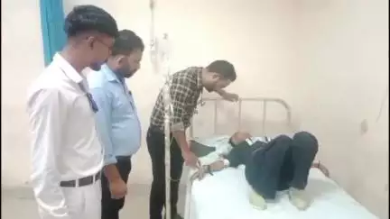 चूरू: गांव हरदेसर के पास ट्रक ने ऑटो को मारी टक्कर, हादसे में घायल 2 युवतियों को जिला अस्पताल लाया गया