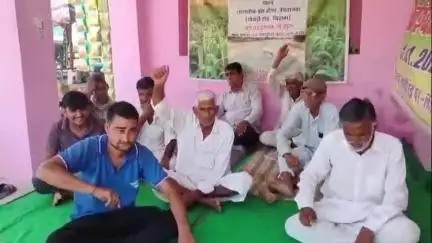 चिड़ावा: लाल चौक से गुंजा 'नहीं तो वोट नहीं' का नारा, किसान सभा का अनिश्चितकालीन धरना 535वें दिन भी जारी रहा