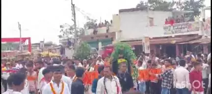 देवकर में शीतला जुड़वास समिति द्वारा निकाला गया शीतला जुड़वास, बड़ी संख्या में आसपास के लोग शामिल हुए