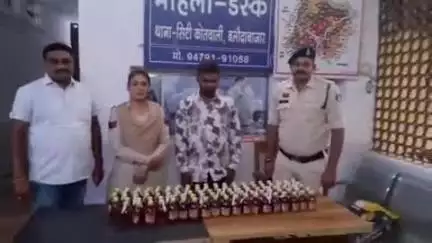 बलौदाबाज़ार: थाना सिटी कोतवाली पुलिस ने समाधान सेल में प्राप्त सूचना के आधार पर अवैध शराब बिक्री करने वाले 1 आरोपी को पकड़ा