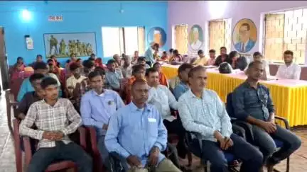 दाड़ी: हेसालौंग पंचायत भवन में धरती आबा जनजातीय ग्राम उत्कर्ष अभियान के तहत शिविर का आयोजन