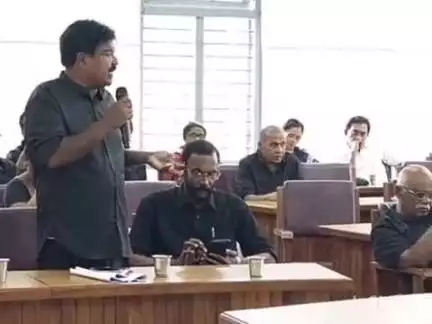 കാർത്തികപ്പള്ളി: കായംകുളം നഗരസഭയിൽ UDF - BJP സഖ്യം ചേർന്നു കൊണ്ടു വന്ന അവിശ്വാസ പ്രമേയം ചർച്ചയ്ക്ക് എടുക്കാതെ തള്ളി.