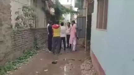 हाजीपुर: नगर थाना क्षेत्र के जोहरी बाजार स्थित निजी अस्पताल से पुलिस ने डॉक्टर का शव बरामद किया
