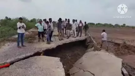 બોટાદના જનડા ગામે પાડલીયા નદી પરનો પુલ ધરાશાયી,લોકોને ભારે હાલાકી,ભ્રષ્ટાચારનો આક્ષેપ #Jansamasya