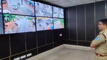 चास: बोकारो एसपी ने अपराध नियंत्रण कक्ष, डायल 100 और सीसीटीवी कक्ष का निरीक्षण किया