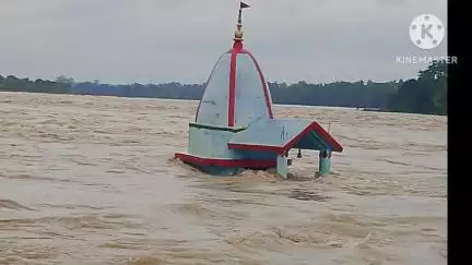 सोनाहातु: भारी बारिश से नदियों में उफान, कई कच्चे मकान गिरे