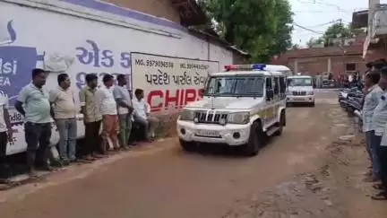 પેટલાદ: ફાંગણી ગામે પ્લેન દુર્ઘટનામાં અવસાન પામેલ યુવકના પાર્થિવ દેહને લાવવામાં  આવ્યો, ધારાસભ્ય સહિત અધિકારીઓ ઉપસ્થિત રહ્યા