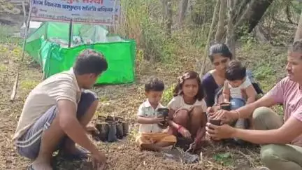 बिछुआ: जल गंगा संवर्धन अभियान व 'एक पेड़ मां के नाम' के तहत बिछुआ के गांवों में समुदाय द्वारा नर्सरी का निर्माण जारी