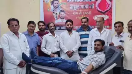 शाहजहांपुर: राहुल गांधी के जन्मदिन पर युवा कांग्रेस की ओर से राजकीय मेडिकल कॉलेज में रक्तदान शिविर का किया गया आयोजन