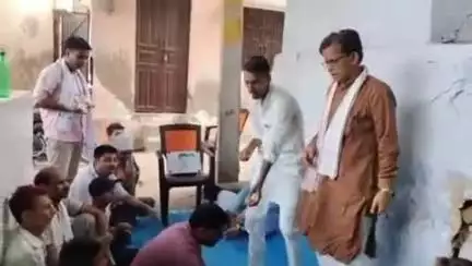 हमीरपुर: राहुल गांधी का 55वां जन्म दिवस कांग्रेसियों ने मुंह मीठा कर मनाया