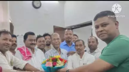 कर्रा: झामुमो जिलाध्यक्ष जुबैर अहमद ने सहयोगियों के साथ डीसी और एसपी से की मुलाकात
