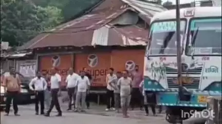 हरिपुर: नेहरनपुखर में हरियाणा रोडवेज की बस डिवाइडर से टकराई, बड़ा हादसा टला