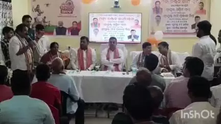 ସତ୍ୟବାଦୀ: ସ୍ଥାନୀୟ ତହସିଲ କାର୍ଯ୍ୟାଳୟ ପରିସରରେ ପଟ୍ଟା ବଣ୍ଟନ କାର୍ଯକ୍ରମ ଅନୁଷ୍ଠିତ, ଯୋଗଦେଲେ ସ୍ଥାନୀୟ ବିଧାୟକ ଓ ସାଂସଦ